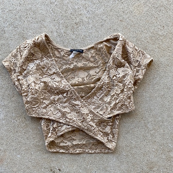 LAce crop - Picture 1 of 1